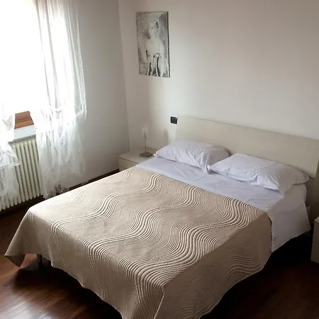 Casa Nadia * 카스텔누보델가다